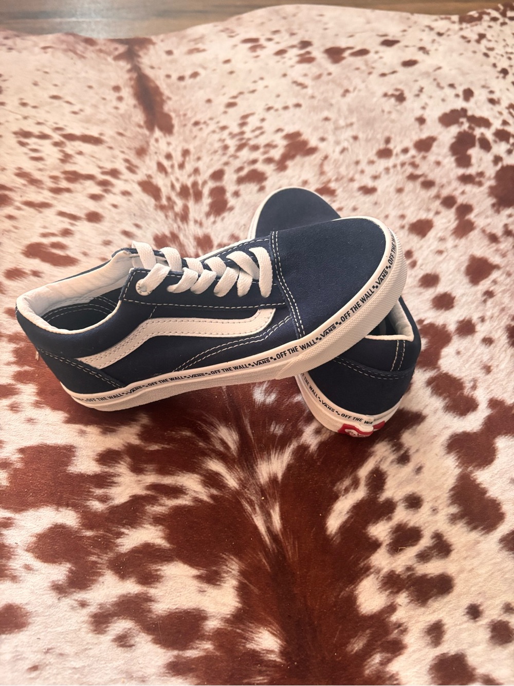 Vans Kids Old Skool Sneakers - Navy and White nwt kids sz 2